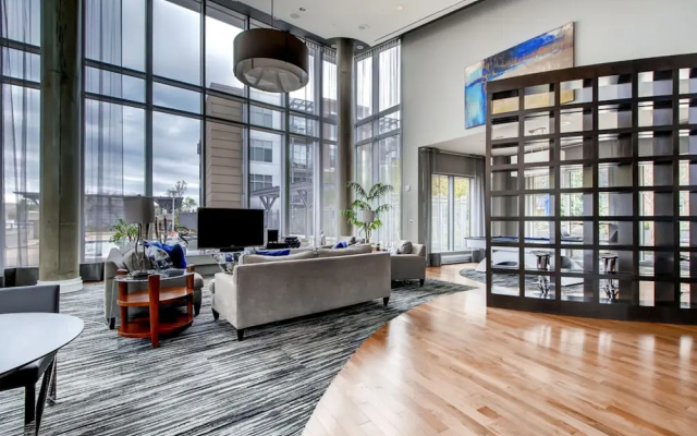 Global Luxury Suites at Park Crest Lofts