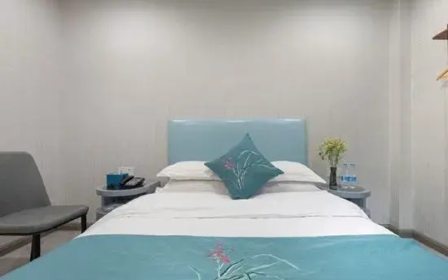 Shangpin Hotel (Zhuji High-speed Railway Station Powerlong Plaza)