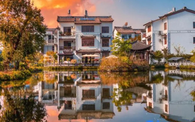 Xian Cottage | Flower Admiring Lakeside Villa Courtyard Homestay (Tengyue Ancient Town Branch)