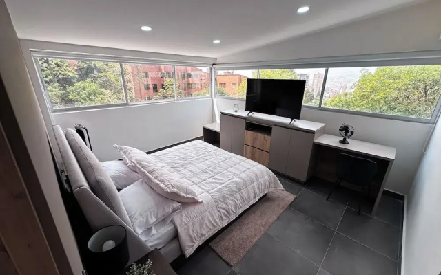 Amplio apt en poblado by Hoost APT 701