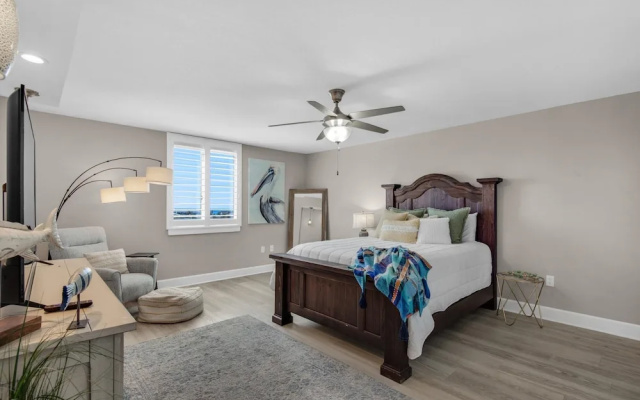 Dolphin Point #602a