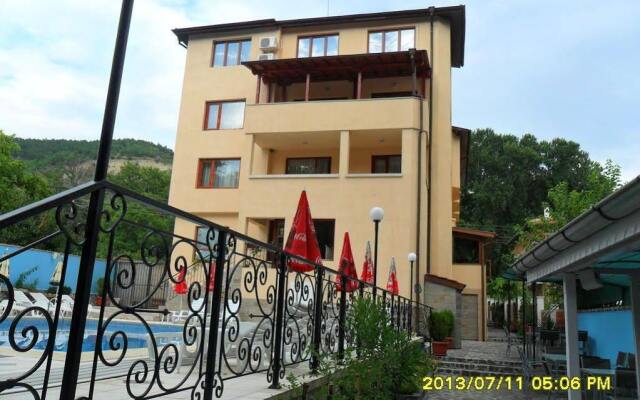 Отель Prim Hotel Болгария, Сандански - отзывы, цены и фото номеров - забронировать отель Prim Hotel онлайн вид на фасад