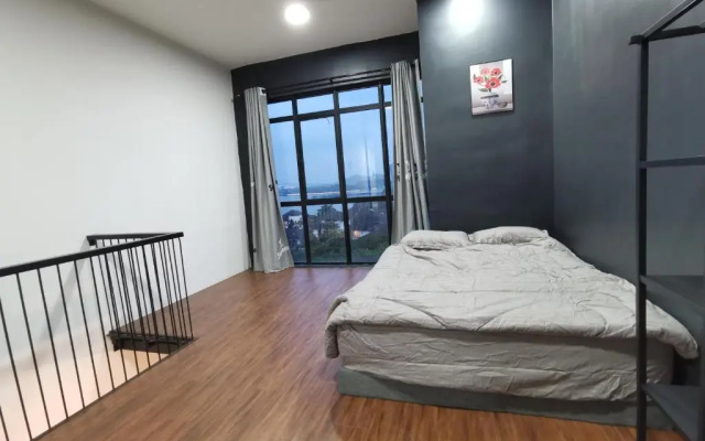 Duplex Apartment Lakeview - Free Netflix & WiFi