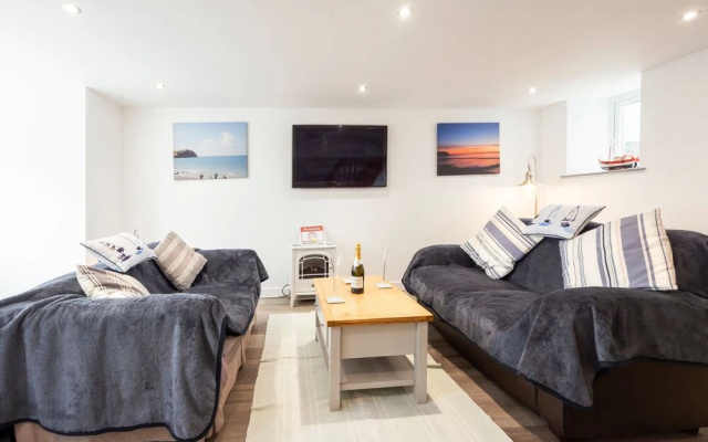 Beach Side House in Beautiful Borth
