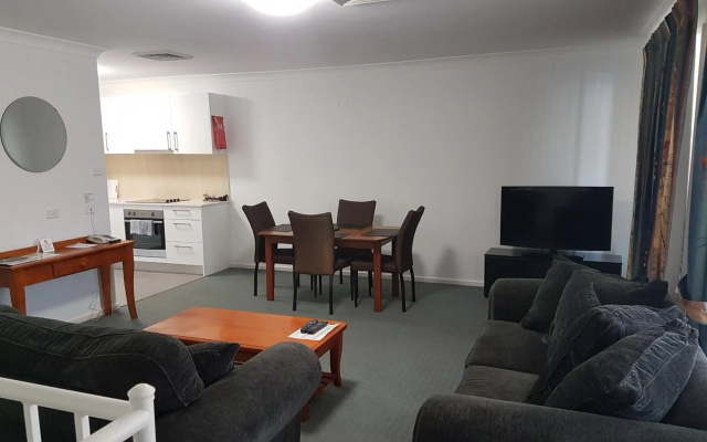 Mid City Motor Inn