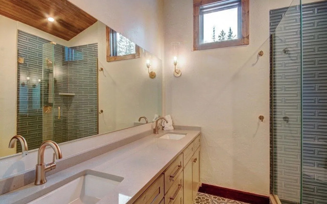 Creekside Chateau Private Waterfall Creek Breck Private Nature Setting Spa