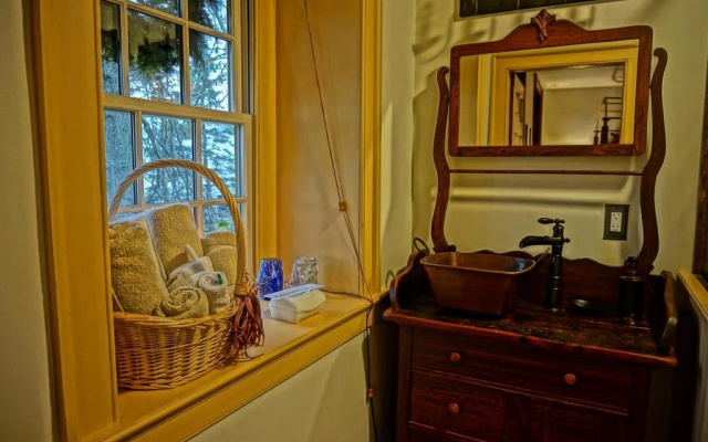 Brownstone Colonial Inn