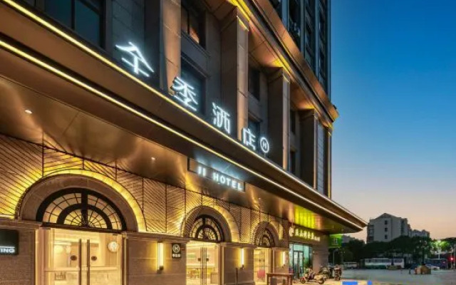 JI Hotel (Shanghai Fengxian Situan Baolong Guangchang)