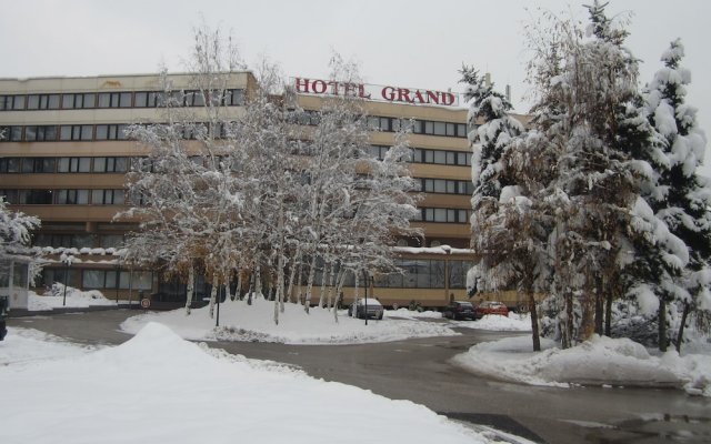 Hotel Grand in Sarajevo, Bosnia and Herzegovina from 46$, photos, reviews - zenhotels.com hotel front