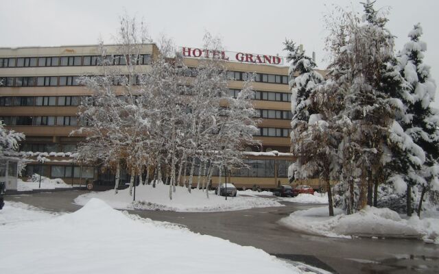 Hotel Grand in Sarajevo, Bosnia and Herzegovina from 50$, photos, reviews - zenhotels.com hotel front