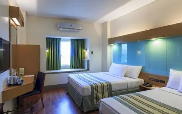 Microtel Inn & Suites By Wyndham South Forbes Near Nuvali