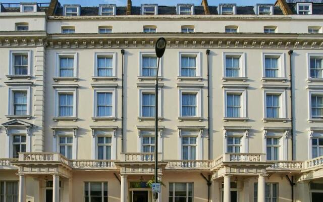 Отель Holiday Inn Express London Victoria вид на фасад
