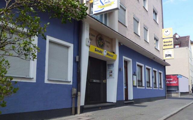 Smile Hotel вид на фасад