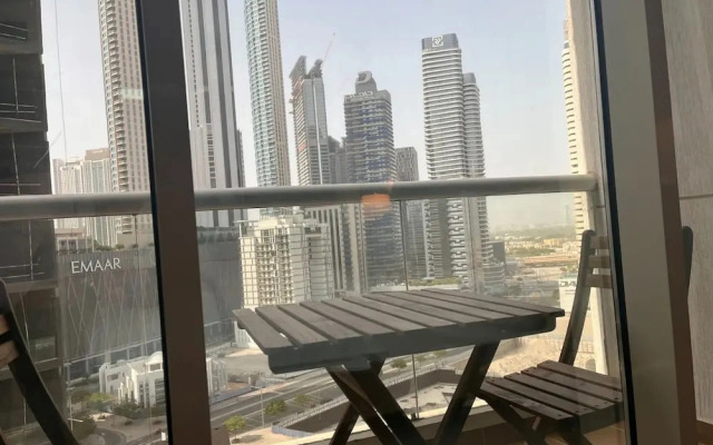 Stylish Studio With Balcony in Downtown Dubai