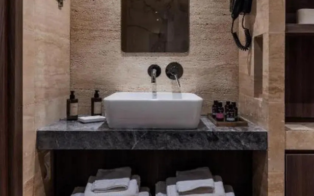 Reef Hotel & Spa