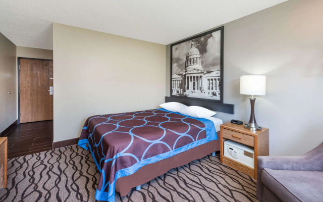 Super 8 by Wyndham West Plains