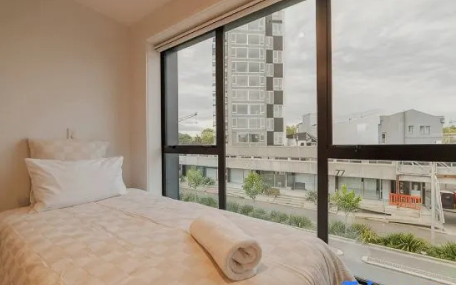 Madhouse Comfort - 2-BR Haven on Tuam Street