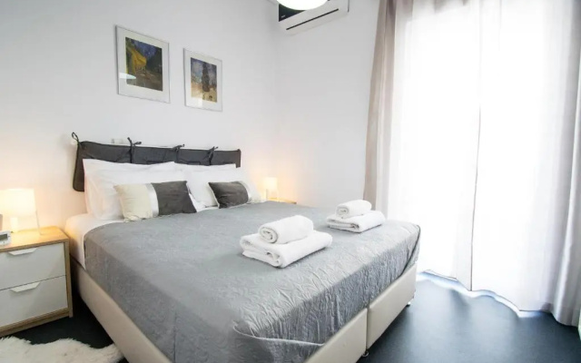 Destination Acropolis apt4