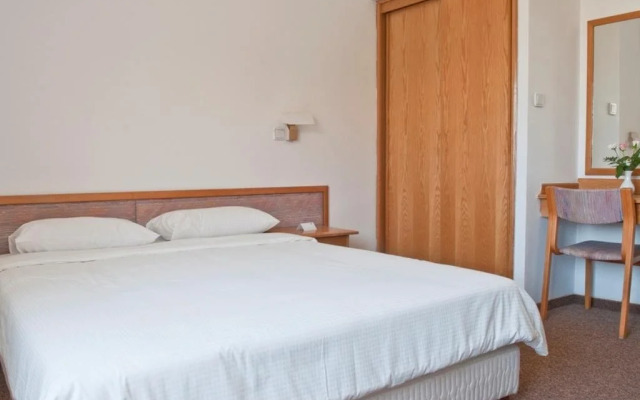 Tadmor Hotel
