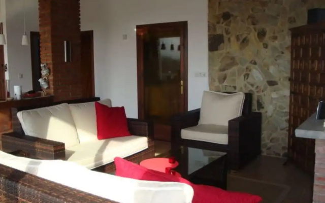 House - 3 Bedrooms with Pool and WiFi - 107066
