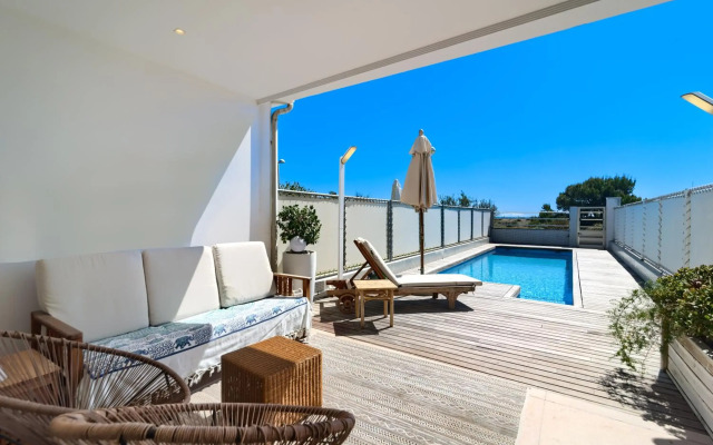 Adosado frente al mar con piscina privada
