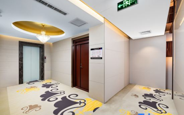 Silk Road Light Hotel (Wuwei Pedestrian Street Railway Station)