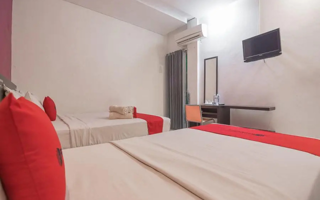 RedDoorz Plus near Undip Pleburan