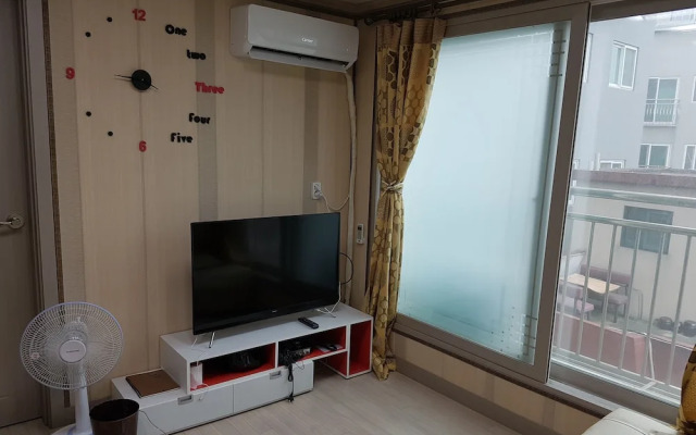 Woong House