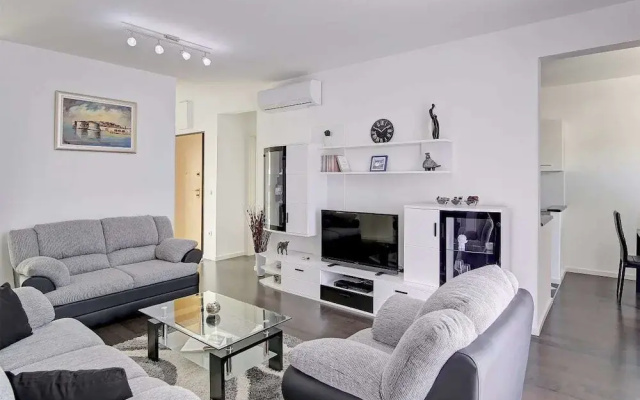 Apartment Luka