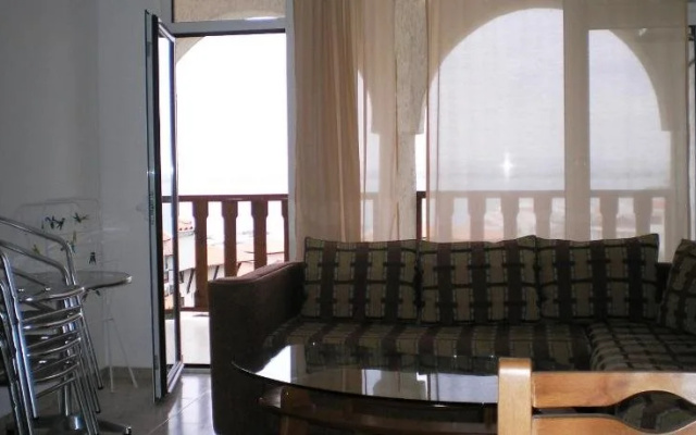 Briz-Seabreeze Hotel