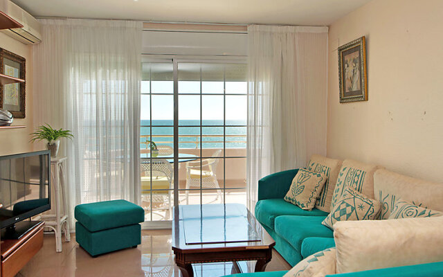 Отель Front Beach - Four Bedroom Испания, Калафель - отзывы, цены и фото номеров - забронировать отель Front Beach - Four Bedroom онлайн комната для гостей