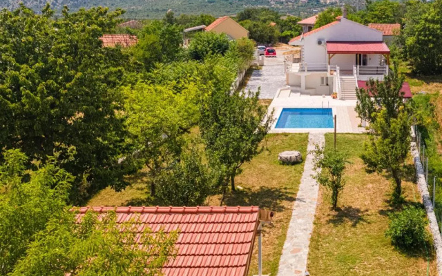 Holiday House Ivan