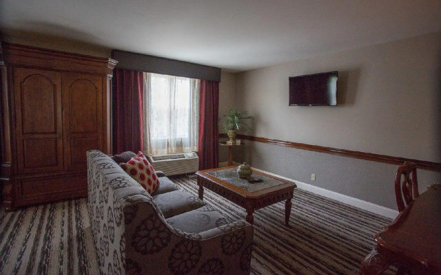 The Colonial Hotel