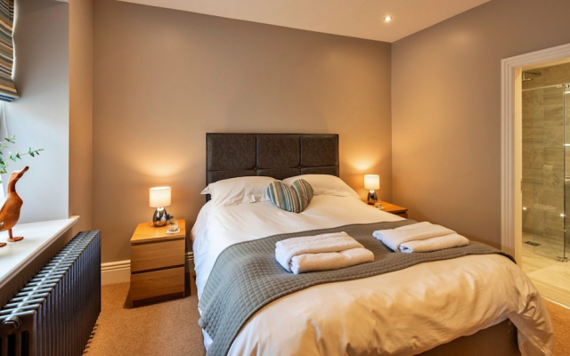 Apartment in Buxton Old Post Office, No Deposit