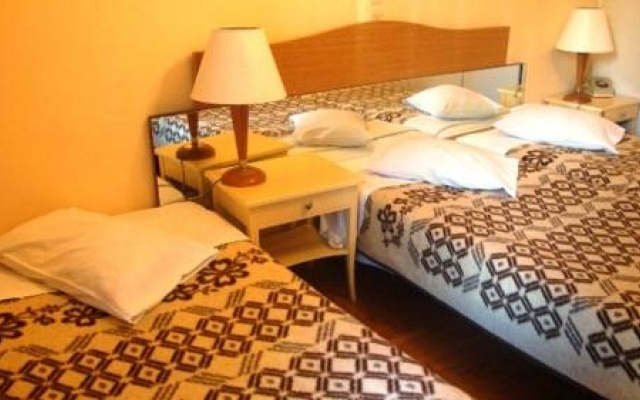 Aris Hotel