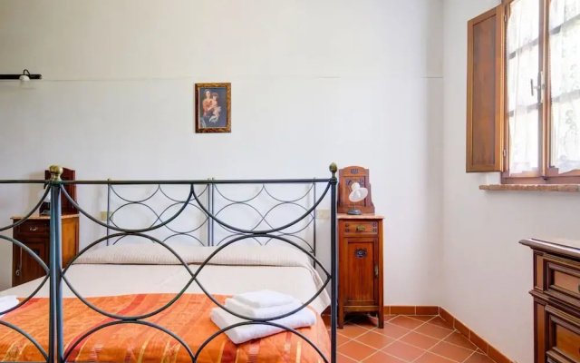 Apartment in Peccioli With Pool
