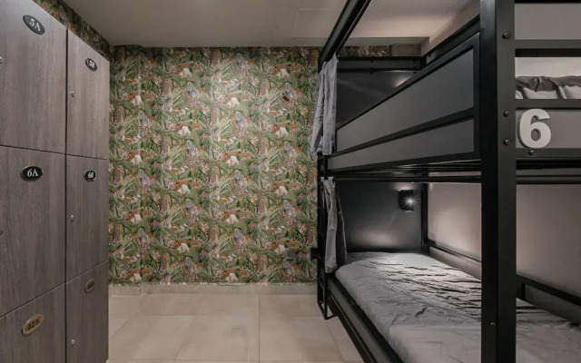 Low bed Mixed Shared Room