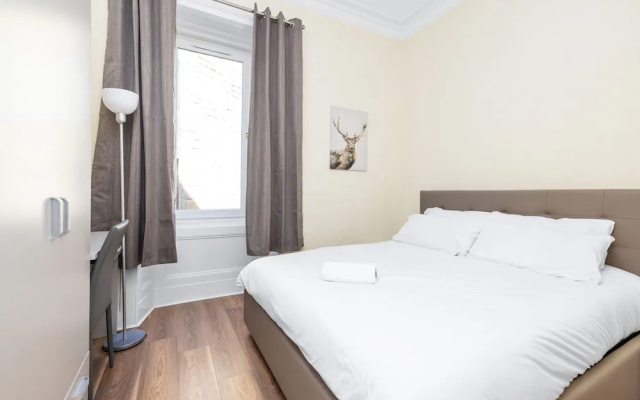 JOIVY Charming 2-Bed Flat Near City Centre W/ Desk