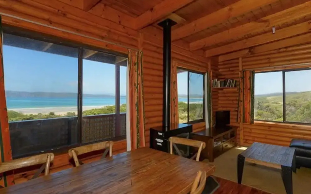 Cloudy Bay Cabin