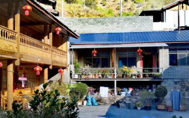 Summit  Inn