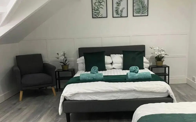 2 Bed Flat - Sleeps 6 - Parking - Wifi