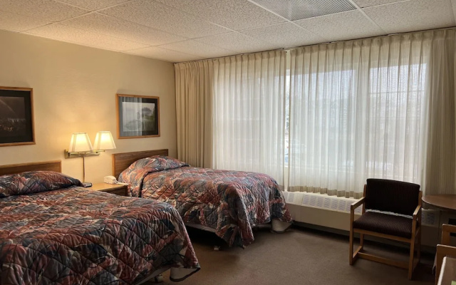 The Shoreline Inn