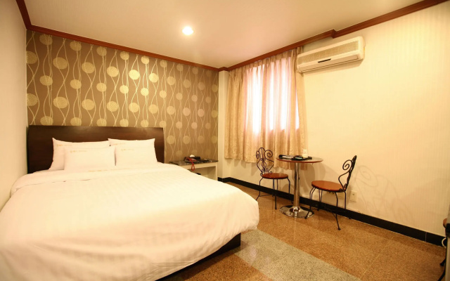Hotel New World