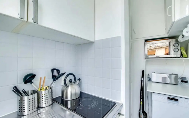Quaint Apartment With Rooftop Views of Montmarte