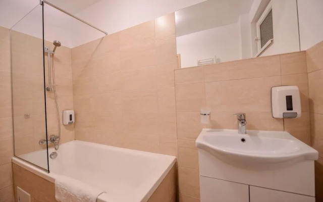 Bucharest Apartment - Two Bedrooms - 6 Guests - Cismigiu Gardens