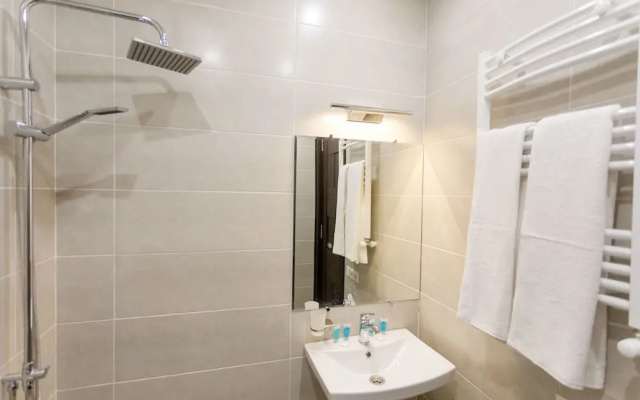 Falcon Apartments - 300 Aragveli