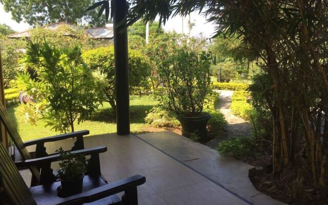 Отель Flower Garden Lake resort вид на фасад