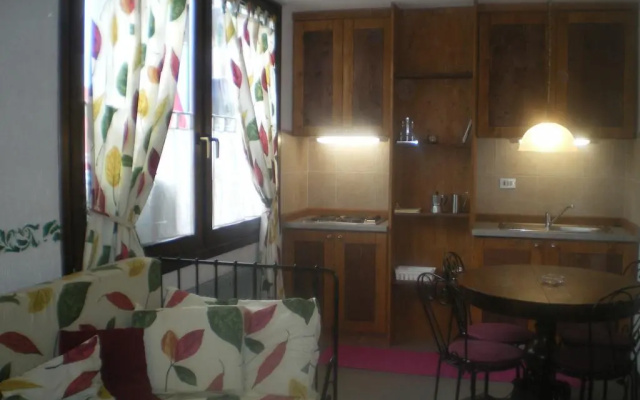 Jolly Residence