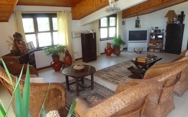 Roc Heights Lodge