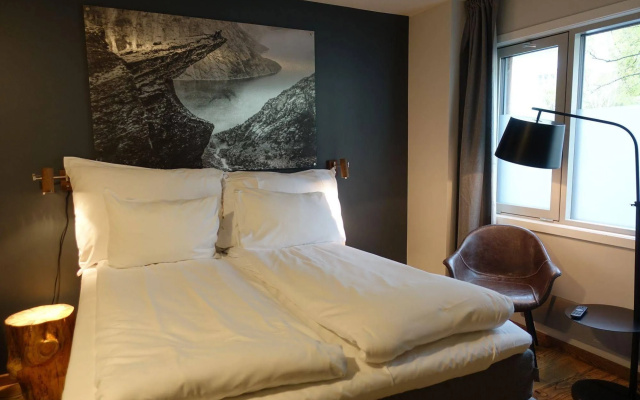 Trolltunga Hotel